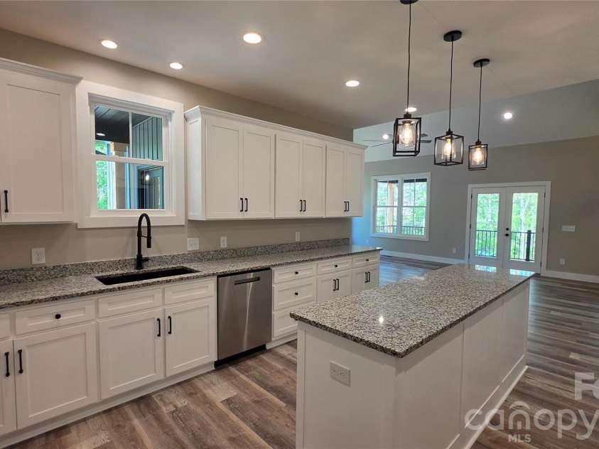 194 Donsdale Drive, Statesville, NC 28625.  MLS# CAR4365500, YatesRealty ID 22146. 