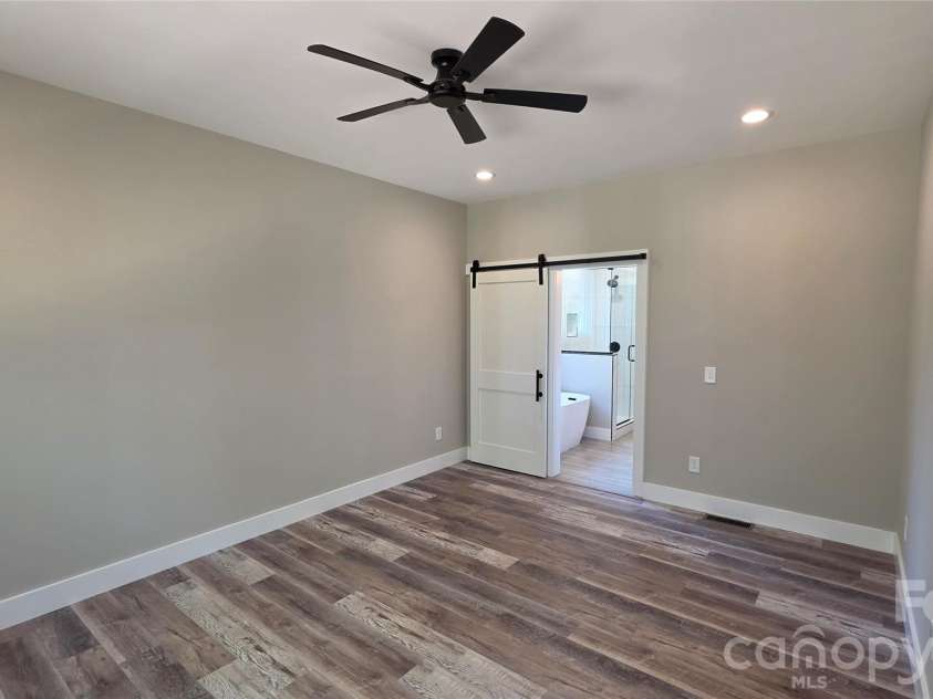 194 Donsdale Drive, Statesville, NC 28625.  MLS# CAR4365500, YatesRealty ID 22146. 