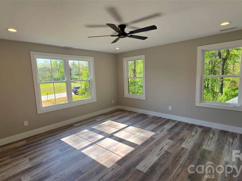 194 Donsdale Drive, Statesville, NC 28625.  MLS# CAR4365500, YatesRealty ID 22146. 