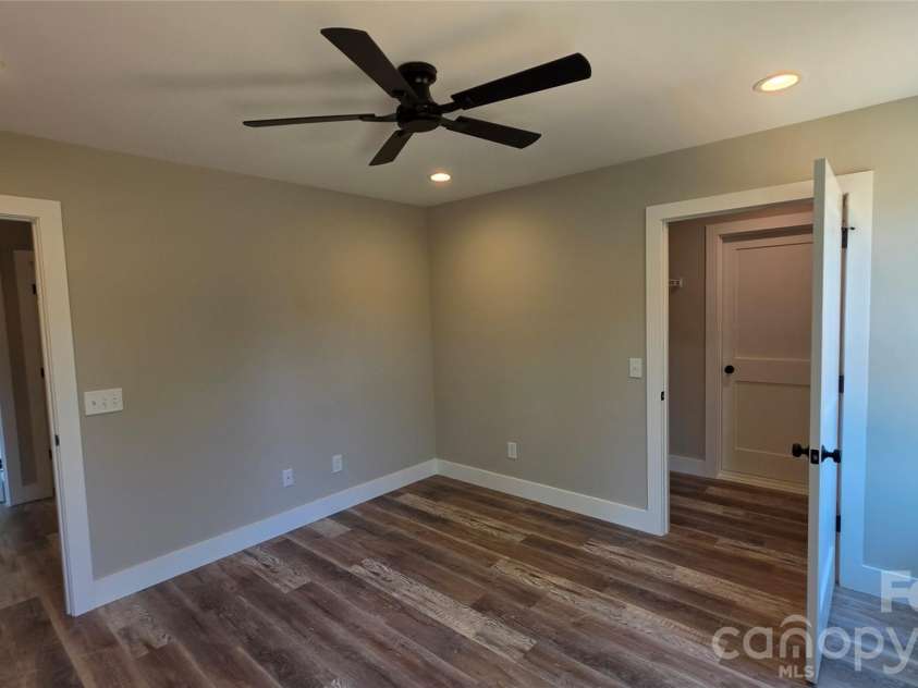 194 Donsdale Drive, Statesville, NC 28625.  MLS# CAR4365500, YatesRealty ID 22146. 
