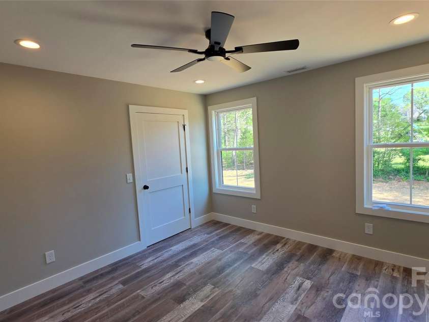 194 Donsdale Drive, Statesville, NC 28625.  MLS# CAR4365500, YatesRealty ID 22146. 
