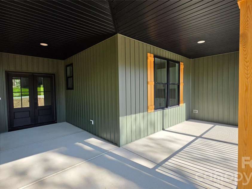 194 Donsdale Drive, Statesville, NC 28625.  MLS# CAR4365500, YatesRealty ID 22146. Front Porch