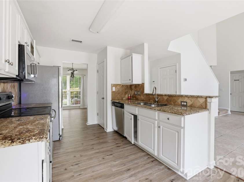 11926 Hawick Valley Lane, Charlotte, NC 28277.  MLS# CAR4333536, YatesRealty ID 22147. 