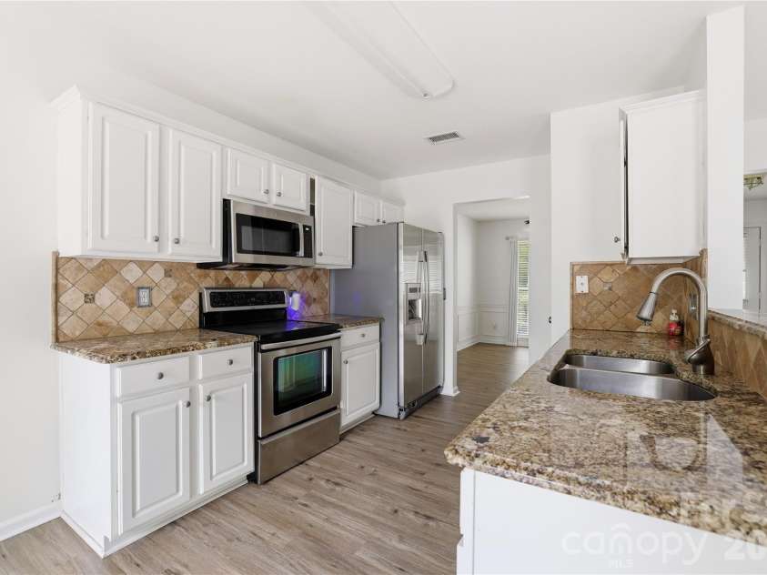 11926 Hawick Valley Lane, Charlotte, NC 28277.  MLS# CAR4333536, YatesRealty ID 22147. 