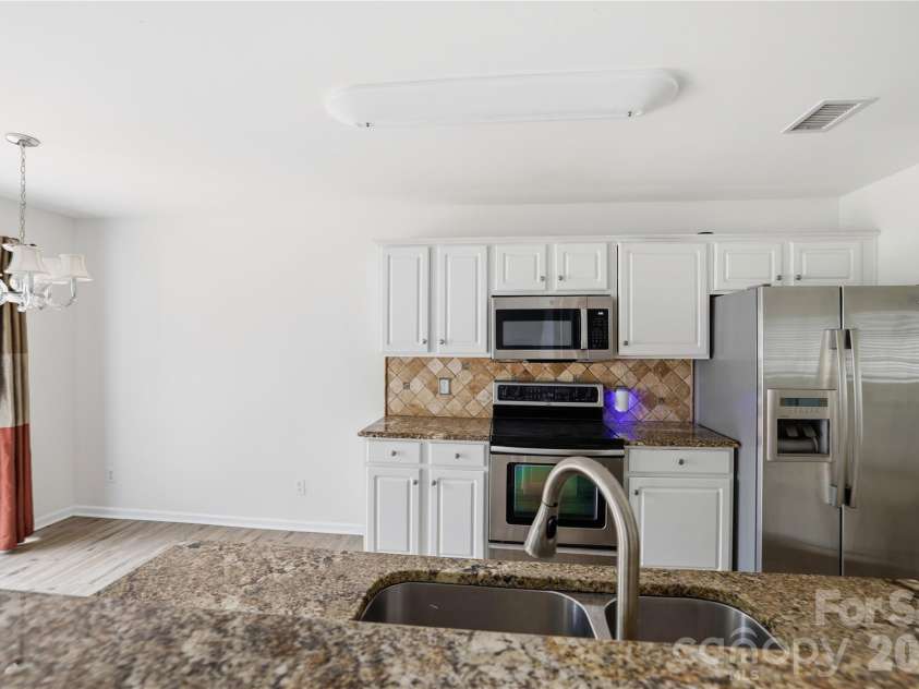 11926 Hawick Valley Lane, Charlotte, NC 28277.  MLS# CAR4333536, YatesRealty ID 22147. 