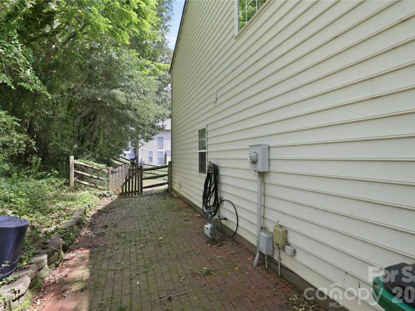 11926 Hawick Valley Lane, Charlotte, NC 28277.  MLS# CAR4333536, YatesRealty ID 22147. 