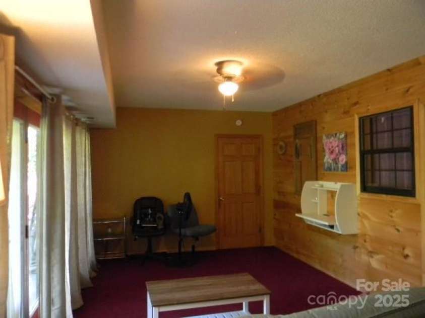 1425 Sorrells Cove Road, Clyde, NC 28721.  MLS# CAR4274048, YatesRealty ID 22147. Family Room