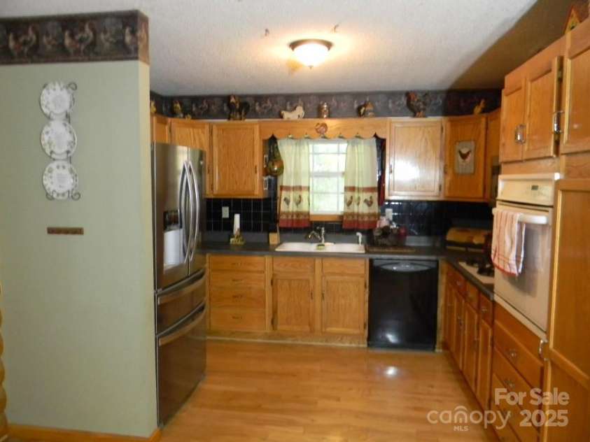 1425 Sorrells Cove Road, Clyde, NC 28721.  MLS# CAR4274048, YatesRealty ID 22147. Kitchen