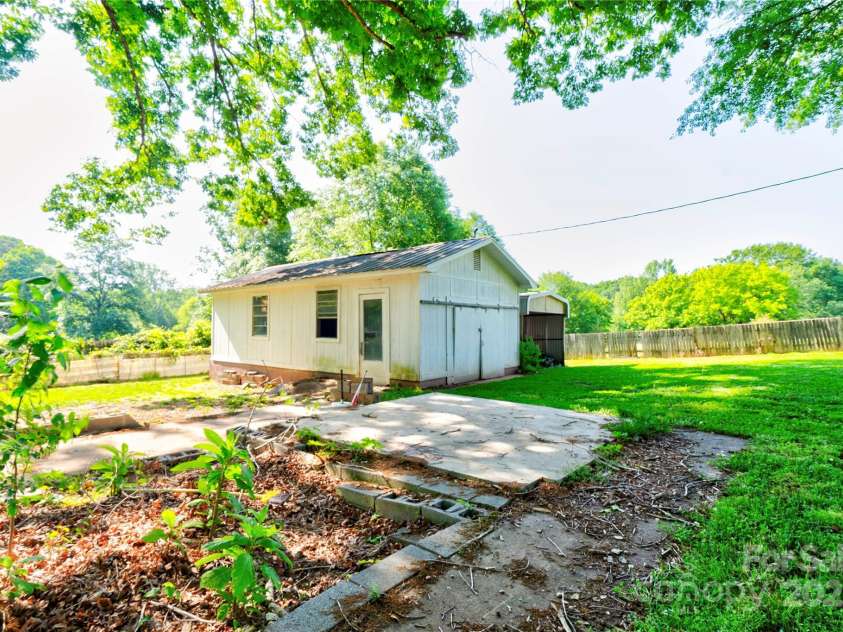 2005 Robyn Avenue, Shelby, NC 28152.  MLS# CAR4201554, YatesRealty ID 22148. 