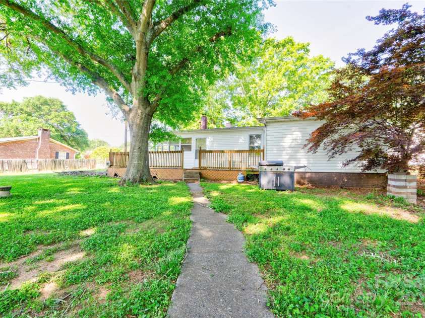 2005 Robyn Avenue, Shelby, NC 28152.  MLS# CAR4201554, YatesRealty ID 22148. 