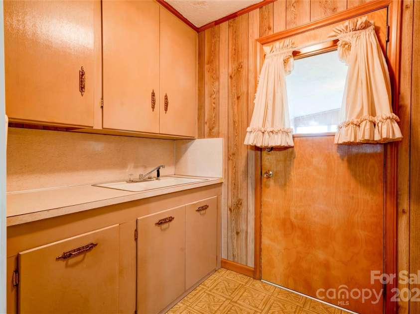 2005 Robyn Avenue, Shelby, NC 28152.  MLS# CAR4201554, YatesRealty ID 22148. 