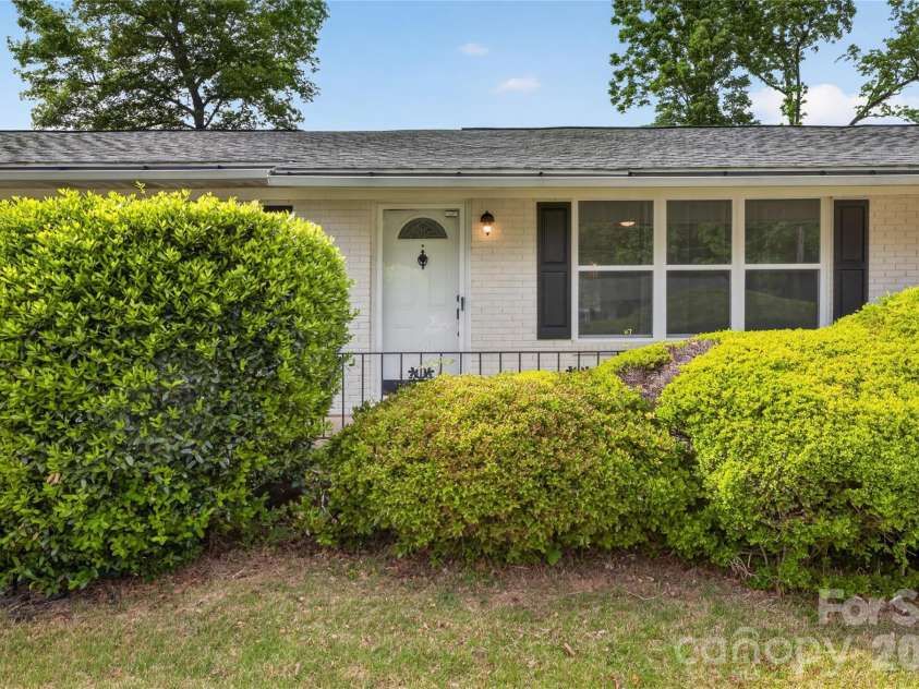 4429 Dawnwood Drive, Gastonia, NC 28056.  MLS# CAR4370837, YatesRealty ID 22148. 