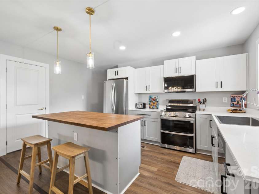 4429 Dawnwood Drive, Gastonia, NC 28056.  MLS# CAR4370837, YatesRealty ID 22148. 
