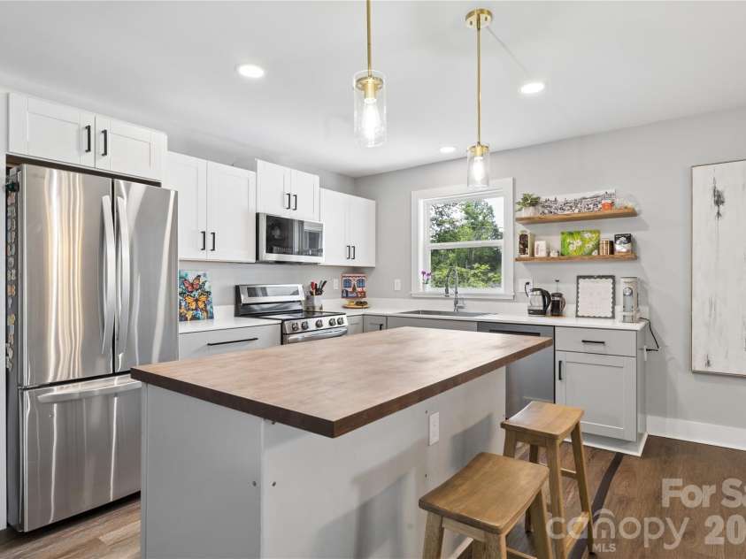 4429 Dawnwood Drive, Gastonia, NC 28056.  MLS# CAR4370837, YatesRealty ID 22148. 