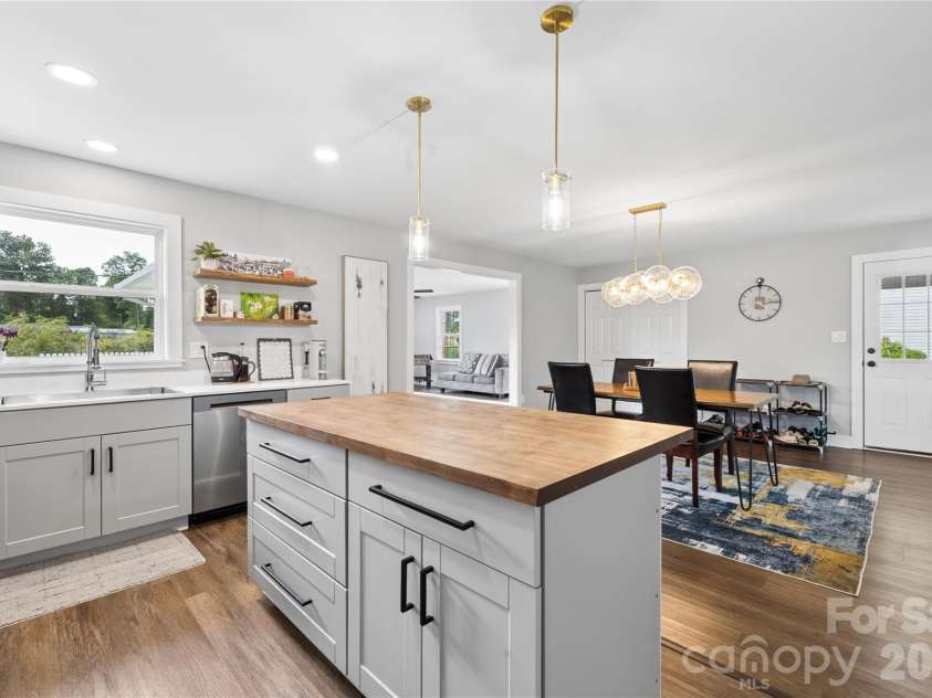 4429 Dawnwood Drive, Gastonia, NC 28056.  MLS# CAR4370837, YatesRealty ID 22148. 