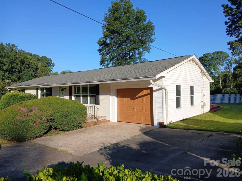 4429 Dawnwood Drive, Gastonia, NC 28056.  MLS# CAR4370837, YatesRealty ID 22148. 