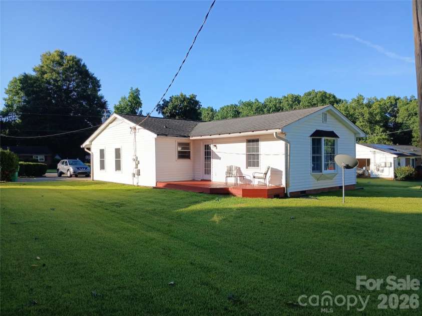 4429 Dawnwood Drive, Gastonia, NC 28056.  MLS# CAR4370837, YatesRealty ID 22148. 