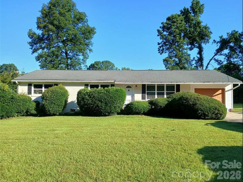 4429 Dawnwood Drive, Gastonia, NC 28056.  MLS# CAR4370837, YatesRealty ID 22148. 