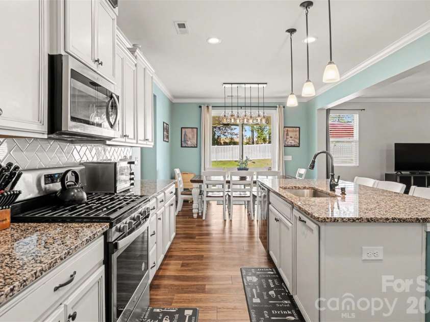 15125 Red Canoe Way, Charlotte, NC 28278.  MLS# CAR4374011, YatesRealty ID 22149. 