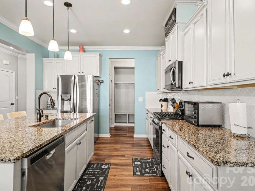 15125 Red Canoe Way, Charlotte, NC 28278.  MLS# CAR4374011, YatesRealty ID 22149. 