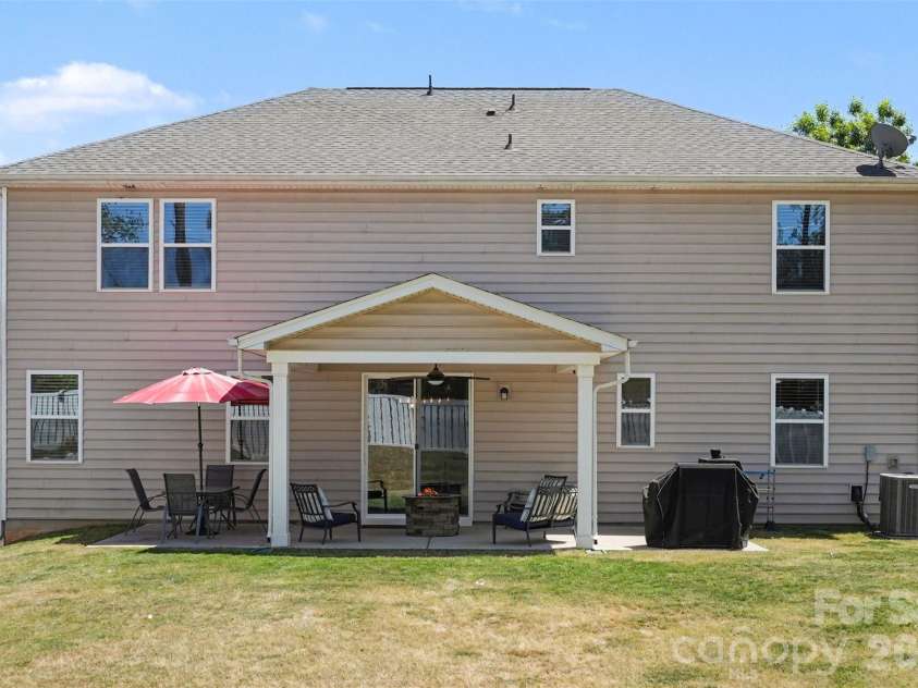 15125 Red Canoe Way, Charlotte, NC 28278.  MLS# CAR4374011, YatesRealty ID 22149. 