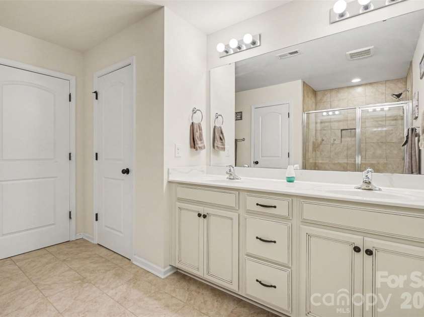15125 Red Canoe Way, Charlotte, NC 28278.  MLS# CAR4374011, YatesRealty ID 22149. 