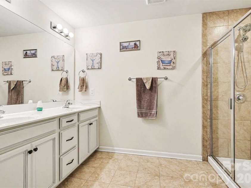 15125 Red Canoe Way, Charlotte, NC 28278.  MLS# CAR4374011, YatesRealty ID 22149. 