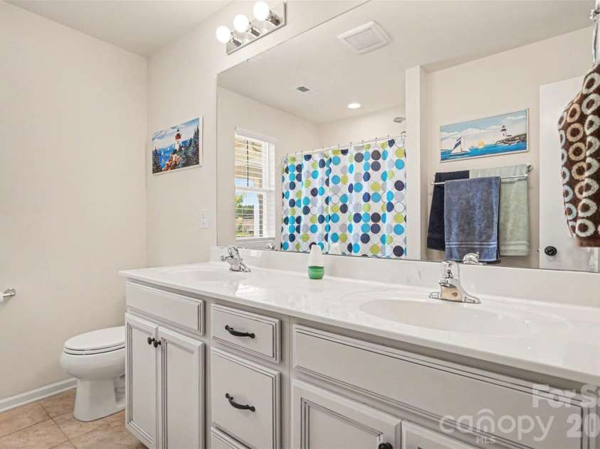 15125 Red Canoe Way, Charlotte, NC 28278.  MLS# CAR4374011, YatesRealty ID 22149. 