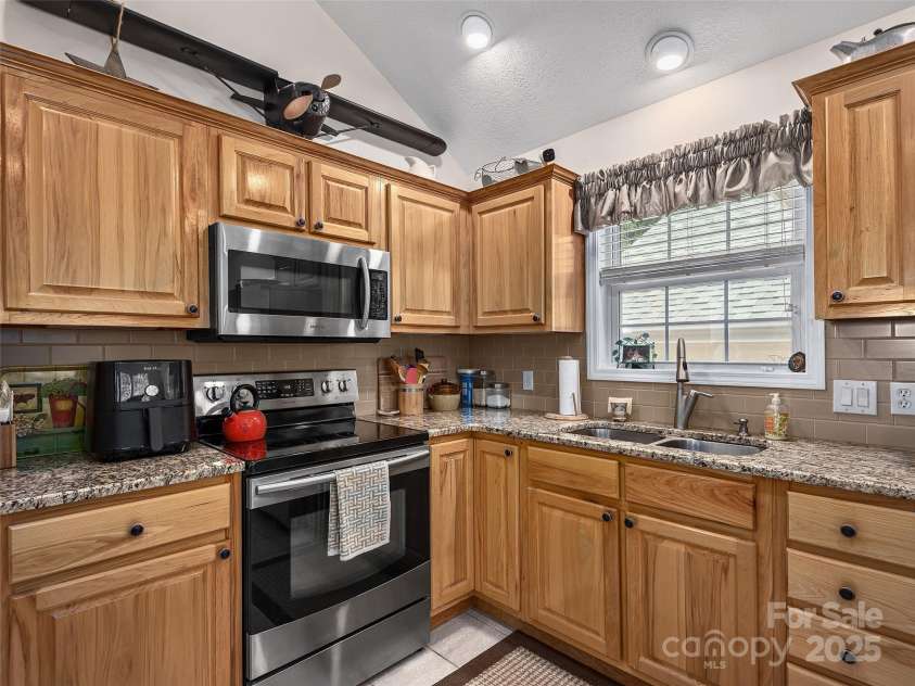 73 Pika Lane, Waynesville, NC 28785.  MLS# CAR4270481, YatesRealty ID 22149. 