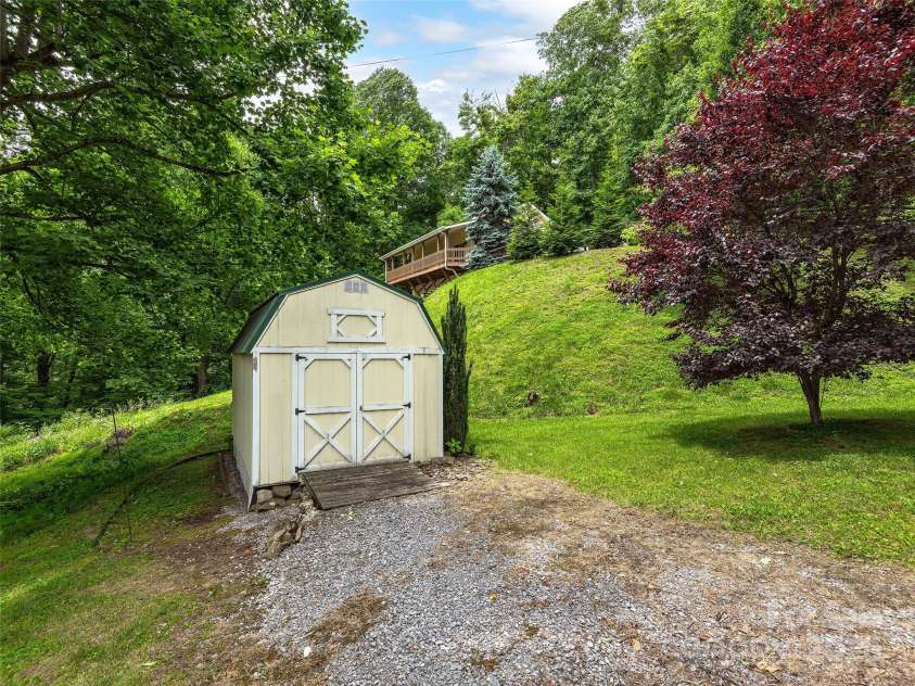 73 Pika Lane, Waynesville, NC 28785.  MLS# CAR4270481, YatesRealty ID 22149. 