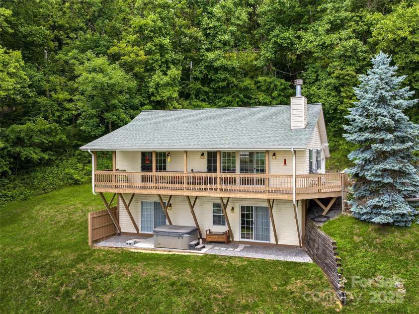 73 Pika Lane, Waynesville, NC 28785.  MLS# CAR4270481, YatesRealty ID 22149. 