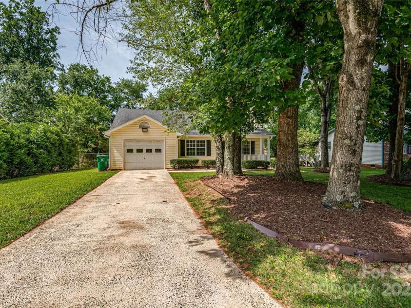 1801 Teddington Drive, Charlotte, NC 28214.  MLS# CAR4271809, YatesRealty ID 22150. 