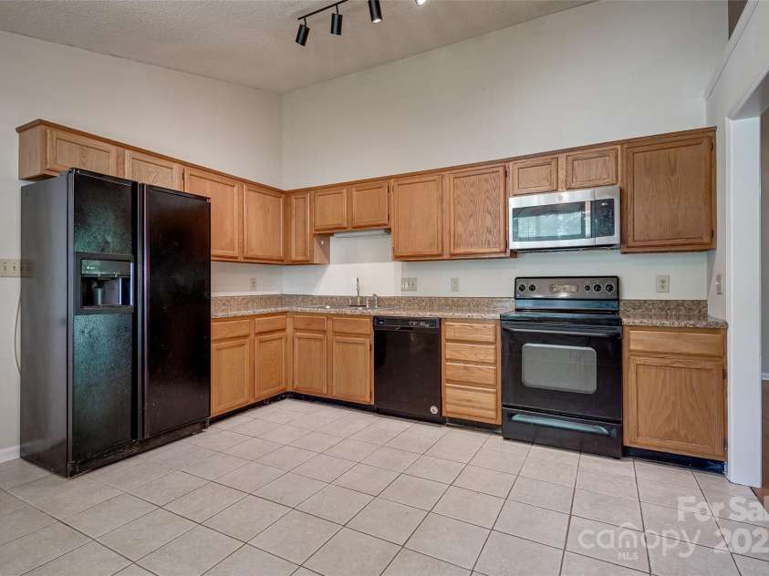 1801 Teddington Drive, Charlotte, NC 28214.  MLS# CAR4271809, YatesRealty ID 22150. 