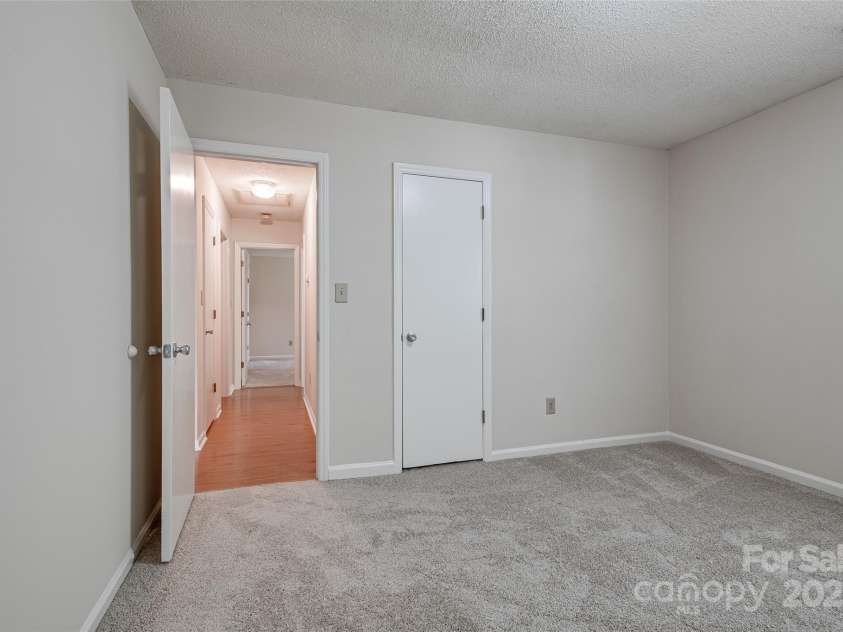 1801 Teddington Drive, Charlotte, NC 28214.  MLS# CAR4271809, YatesRealty ID 22150. 