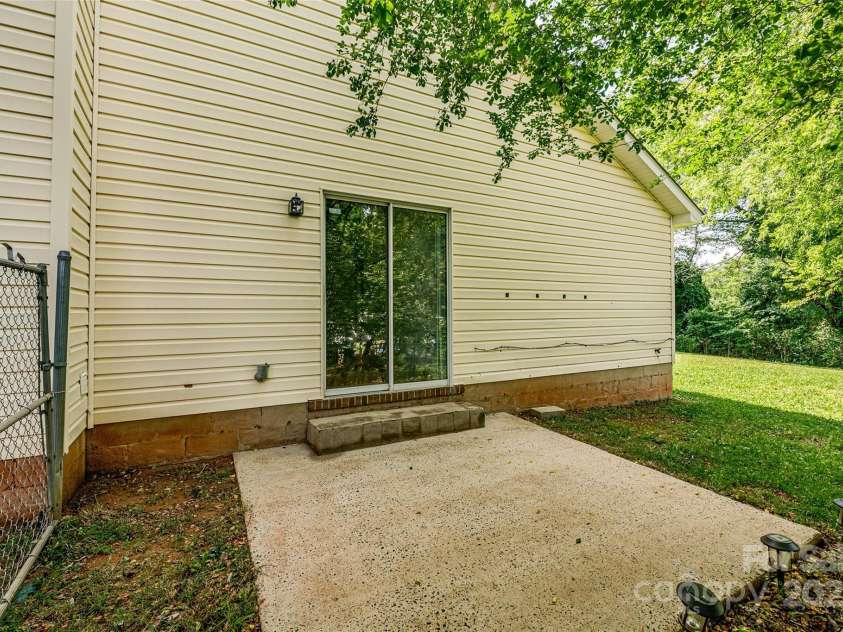 1801 Teddington Drive, Charlotte, NC 28214.  MLS# CAR4271809, YatesRealty ID 22150. 