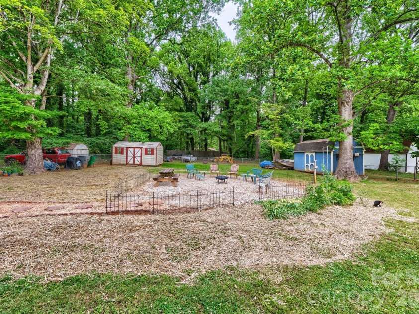 3917 Lake Road, Charlotte, NC 28269.  MLS# CAR4375637, YatesRealty ID 22150. Backyard