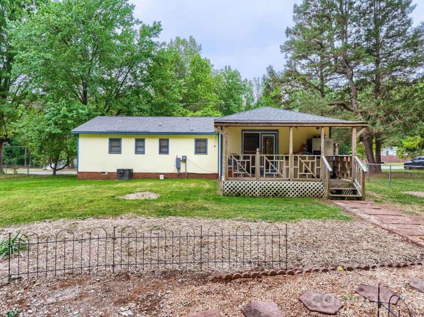 3917 Lake Road, Charlotte, NC 28269.  MLS# CAR4375637, YatesRealty ID 22150. Backyard