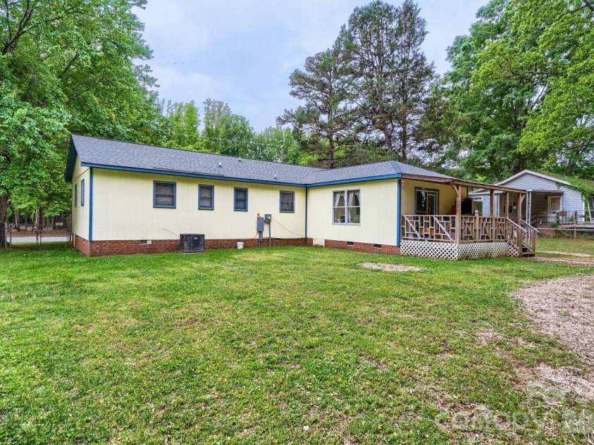 3917 Lake Road, Charlotte, NC 28269.  MLS# CAR4375637, YatesRealty ID 22150. Backyard
