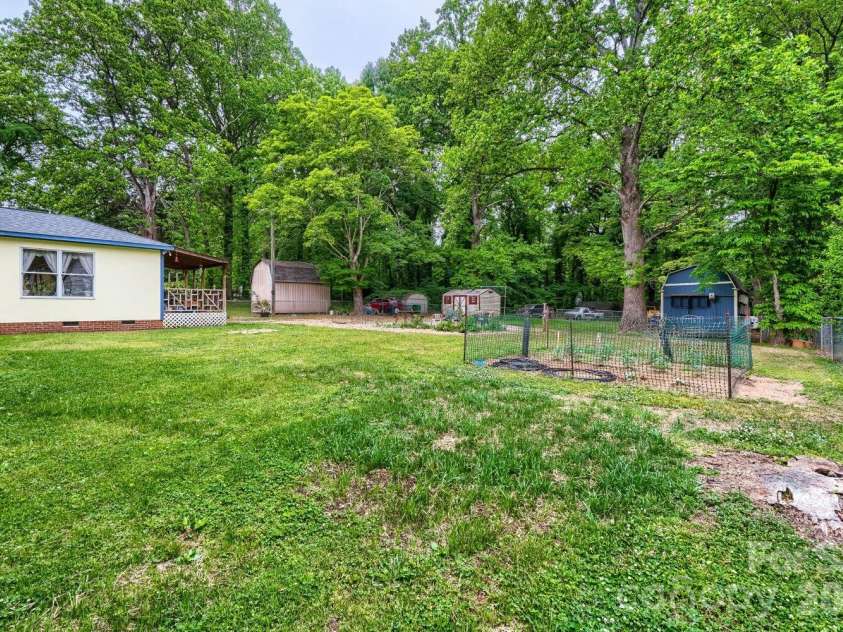 3917 Lake Road, Charlotte, NC 28269.  MLS# CAR4375637, YatesRealty ID 22150. Backyard