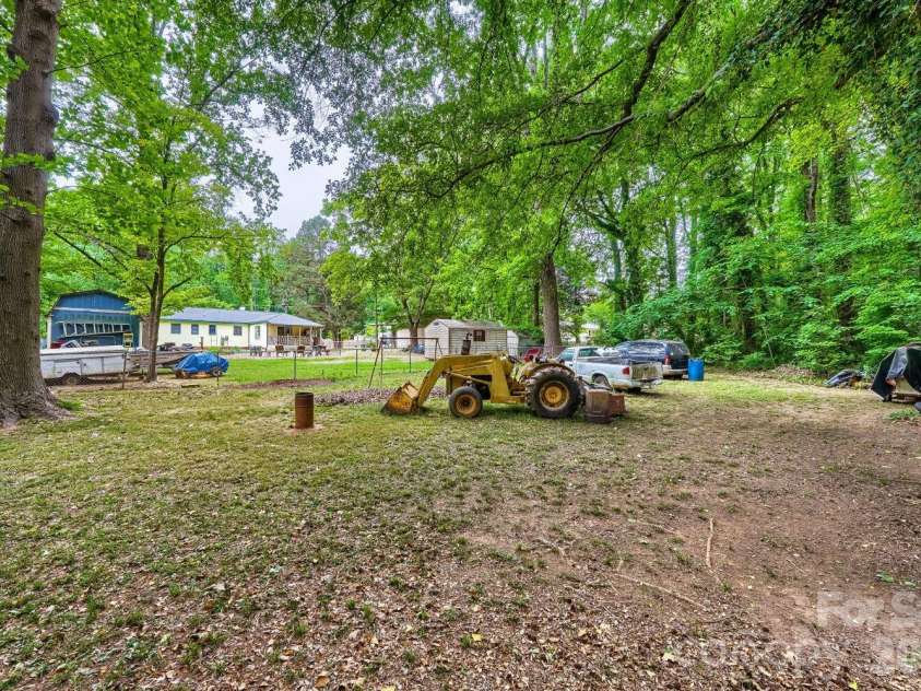 3917 Lake Road, Charlotte, NC 28269.  MLS# CAR4375637, YatesRealty ID 22150. Backyard