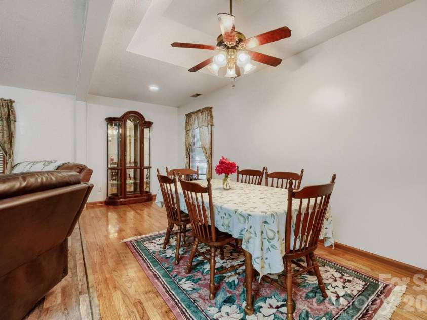 3917 Lake Road, Charlotte, NC 28269.  MLS# CAR4375637, YatesRealty ID 22150. Dining Area