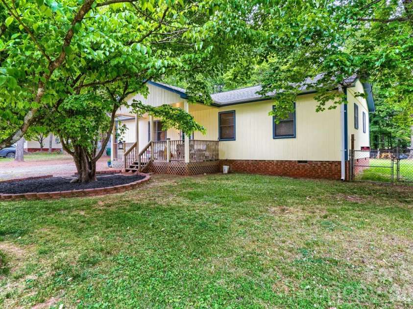 3917 Lake Road, Charlotte, NC 28269.  MLS# CAR4375637, YatesRealty ID 22150. Front Yard