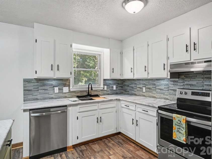 3917 Lake Road, Charlotte, NC 28269.  MLS# CAR4435193, YatesRealty ID 22150. 