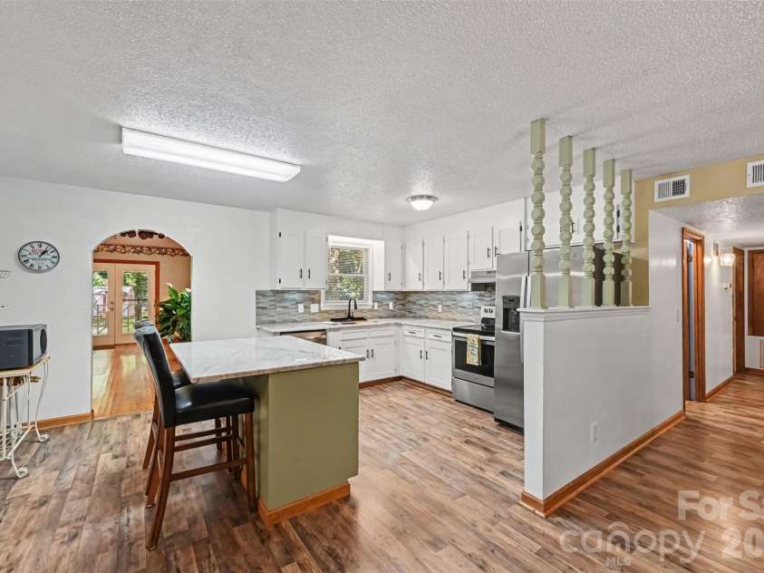 3917 Lake Road, Charlotte, NC 28269.  MLS# CAR4435193, YatesRealty ID 22150. 