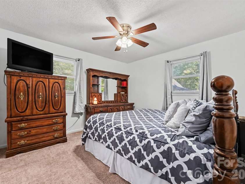 3917 Lake Road, Charlotte, NC 28269.  MLS# CAR4435193, YatesRealty ID 22150. 