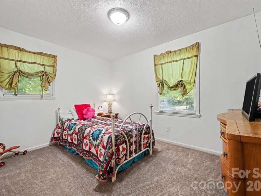 3917 Lake Road, Charlotte, NC 28269.  MLS# CAR4435193, YatesRealty ID 22150. 