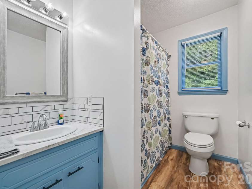 3917 Lake Road, Charlotte, NC 28269.  MLS# CAR4435193, YatesRealty ID 22150. 