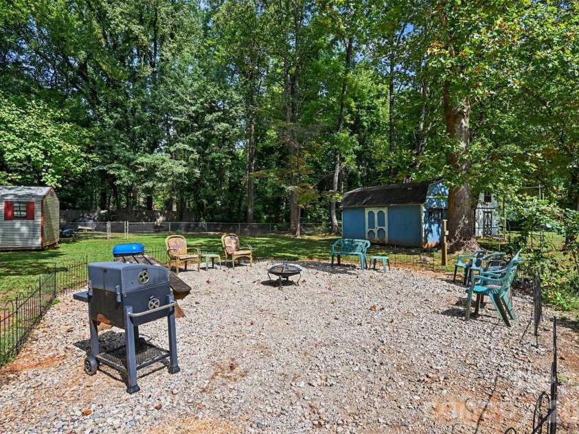 3917 Lake Road, Charlotte, NC 28269.  MLS# CAR4435193, YatesRealty ID 22150. 