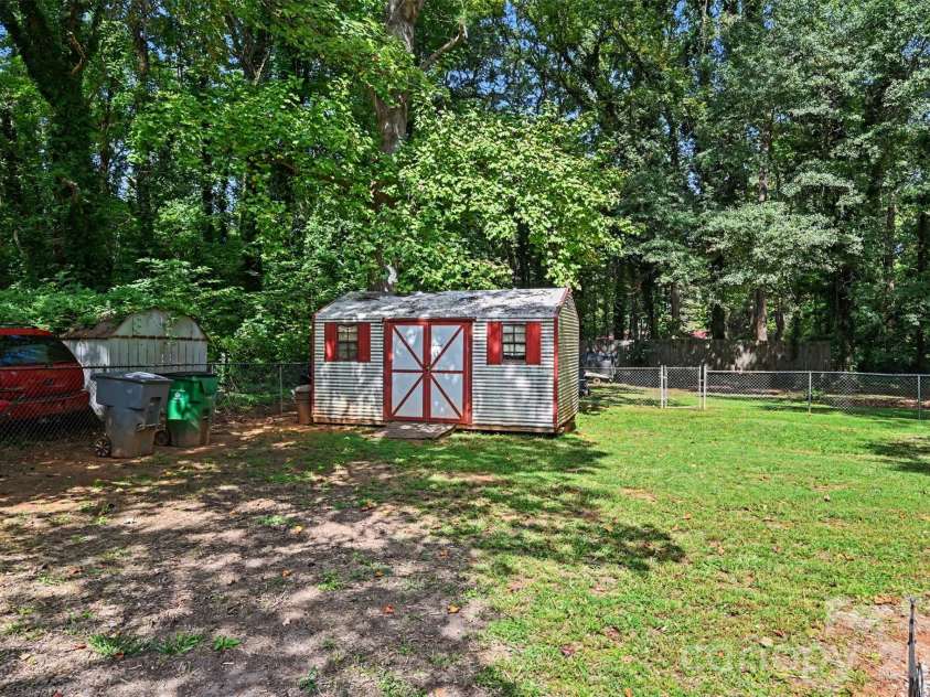 3917 Lake Road, Charlotte, NC 28269.  MLS# CAR4435193, YatesRealty ID 22150. 