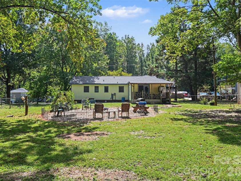 3917 Lake Road, Charlotte, NC 28269.  MLS# CAR4435193, YatesRealty ID 22150. 